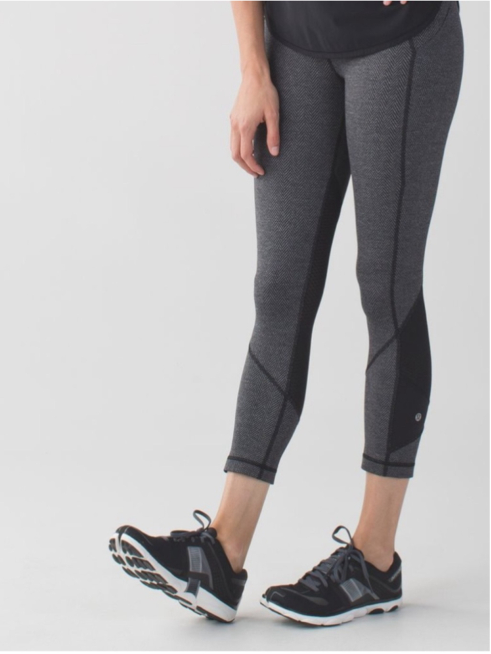 Lululemon Pace Rival Crop *22"
Giant Herringbone Black Heathered Black sz 10